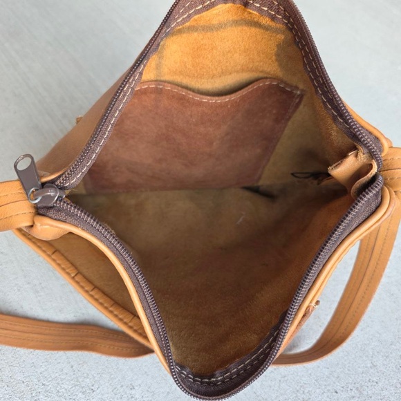 Beautiful handmade Breezy Mountain Leather crossbody bag, crafted in ColoradoUSA - Picture 5 of 7